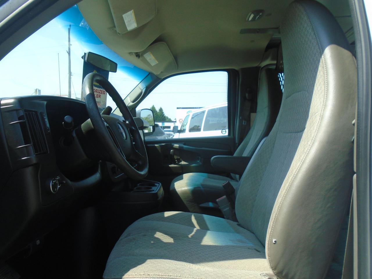 2015 GMC Savana Cargo Van RWD 2500 135 - Photo #11