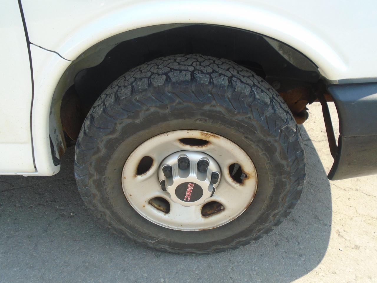 2015 GMC Savana Cargo Van RWD 2500 135 - Photo #24