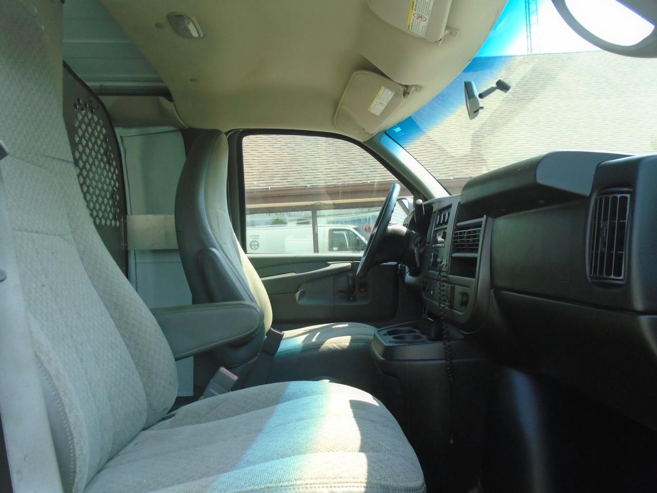 2015 GMC Savana Cargo Van RWD 2500 135 - Photo #17