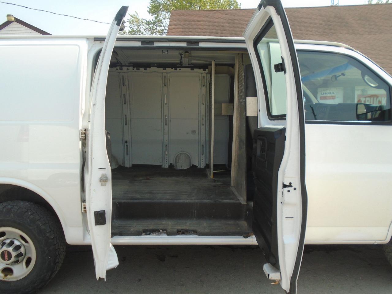 2015 GMC Savana Cargo Van RWD 2500 135 - Photo #18