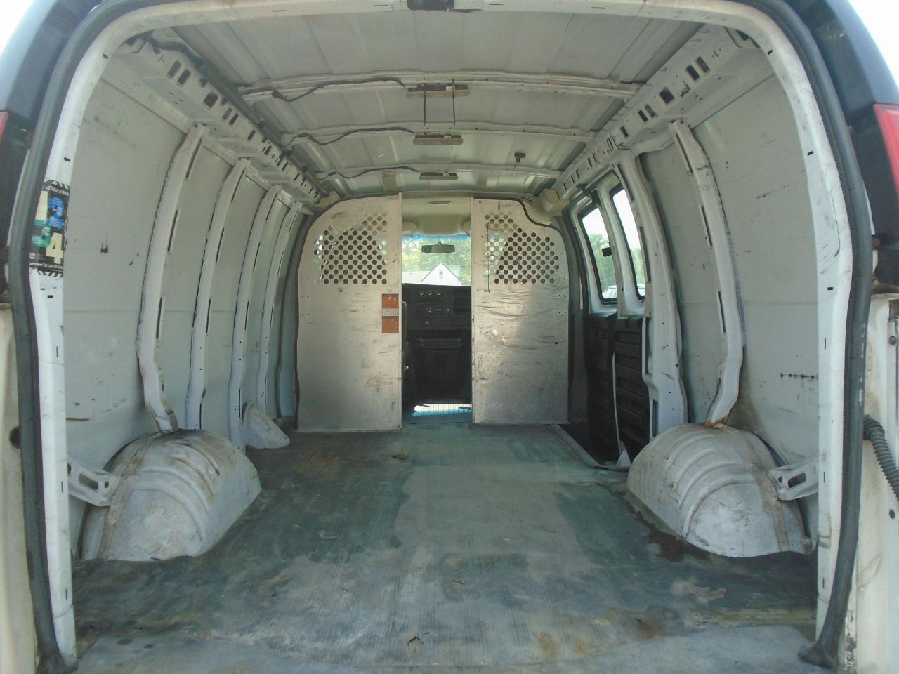 2015 GMC Savana Cargo Van RWD 2500 135 - Photo #22