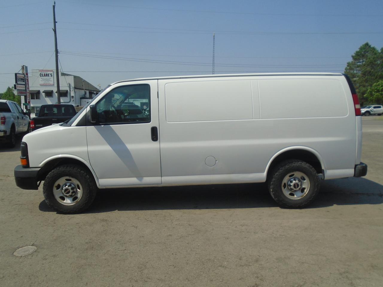 2015 GMC Savana Cargo Van RWD 2500 135 - Photo #5