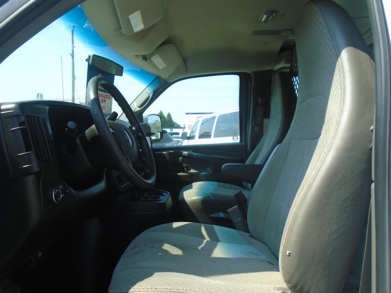 2015 GMC Savana Cargo Van RWD 2500 135 - Photo #11