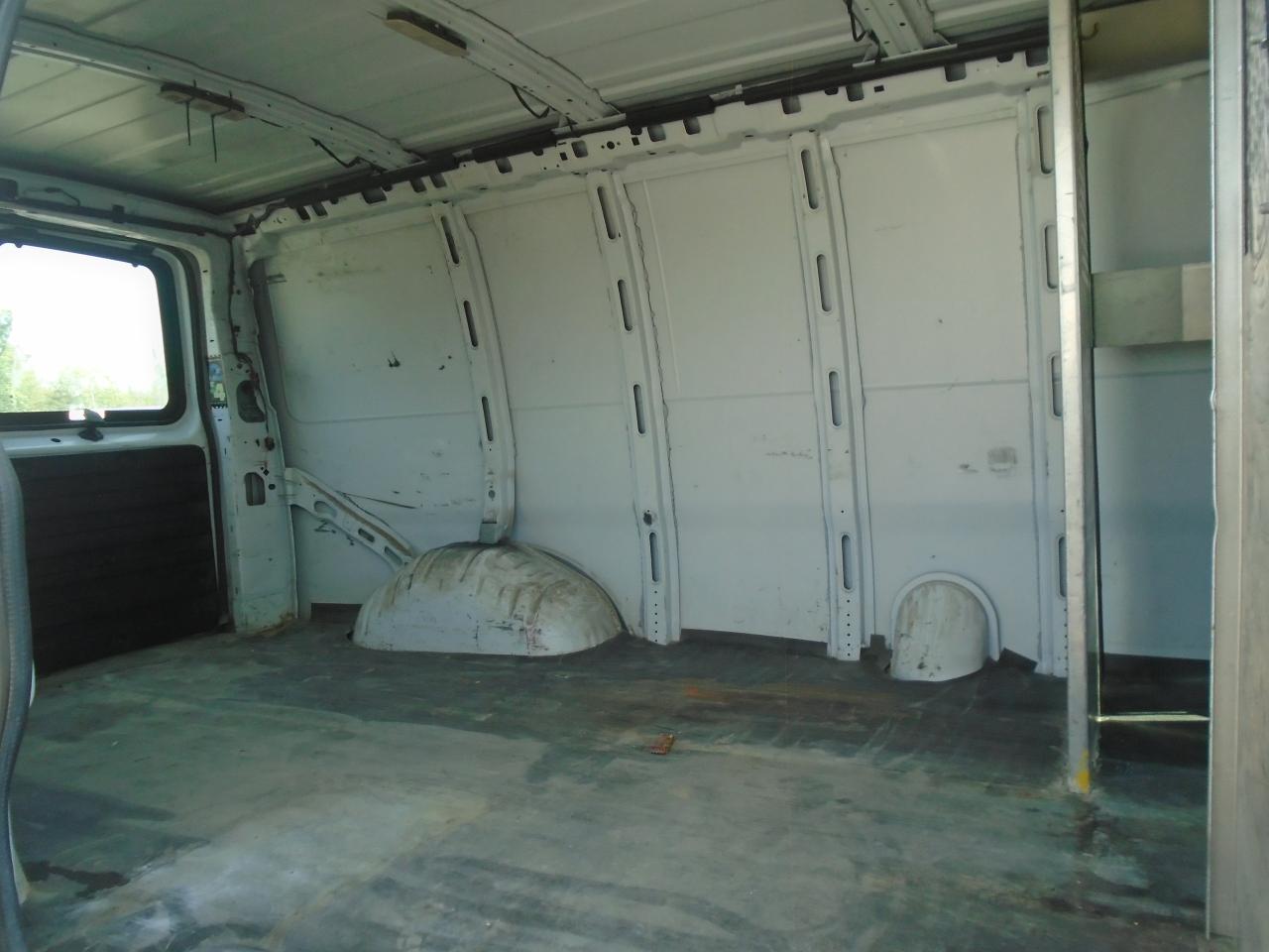 2015 GMC Savana Cargo Van RWD 2500 135 - Photo #19