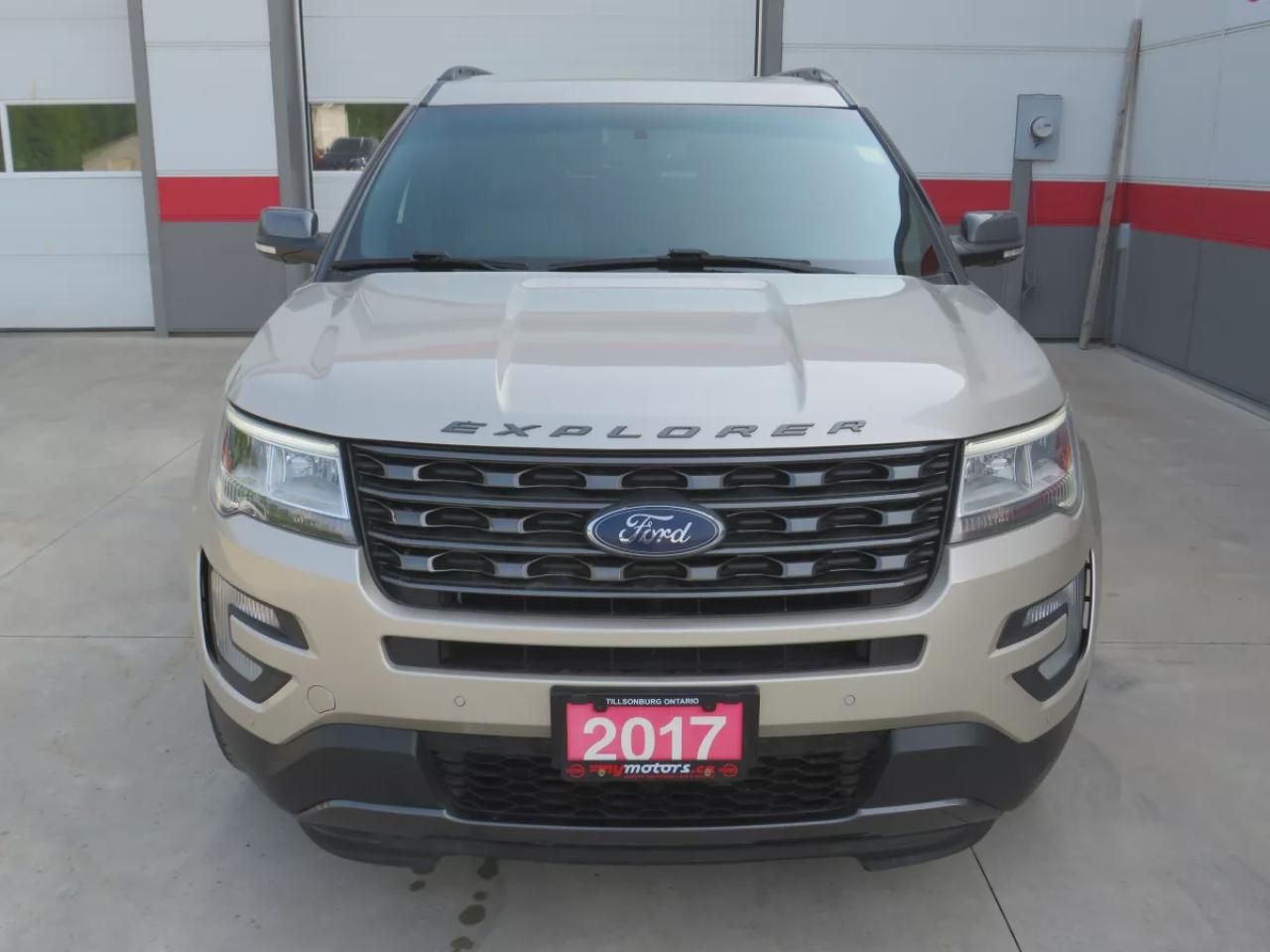 2017 Ford Explorer XLT (**LOW KM!!**CLEAN TITLE/NO ACCIDENTS!!**SAFETY/CERTIFIED!!**4WD**REMOTE START**NAVIGATION**ALLOY RIMS**DUAL CLIMATE CONTROL**REVERSE CAMERA**LEATHER TRIM**PUSH BUTTON START**POWER SEATS**HEATED SEATS**DIGITAL TOUCHSCREEN**HEATED SEATS**BLUETOOTH**CRU Photo