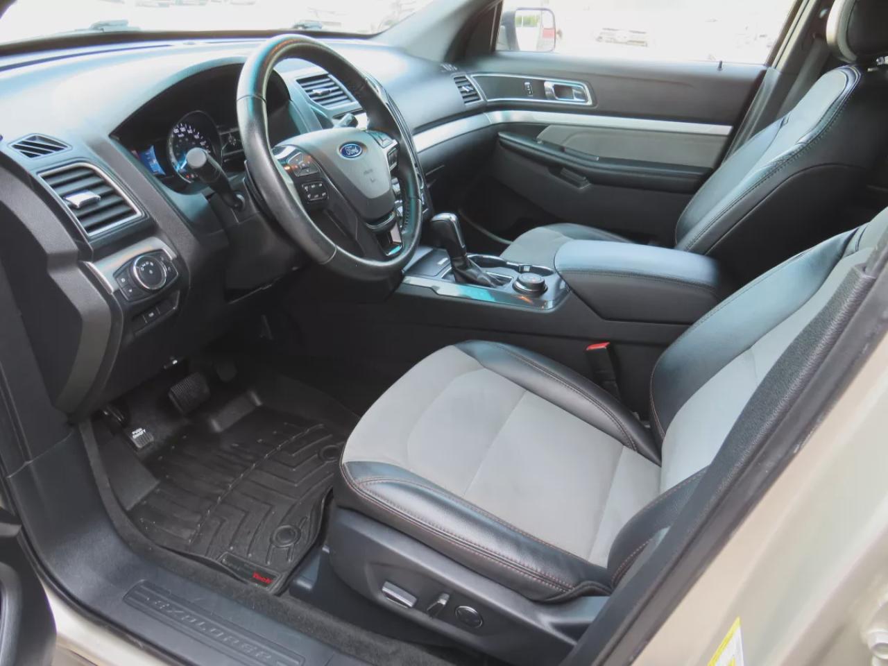 2017 Ford Explorer XLT (**LOW KM!!**CLEAN TITLE/NO ACCIDENTS!!**SAFETY/CERTIFIED!!**4WD**REMOTE START**NAVIGATION**ALLOY RIMS**DUAL CLIMATE CONTROL**REVERSE CAMERA**LEATHER TRIM**PUSH BUTTON START**POWER SEATS**HEATED SEATS**DIGITAL TOUCHSCREEN**HEATED SEATS**BLUETOOTH**CRU Photo