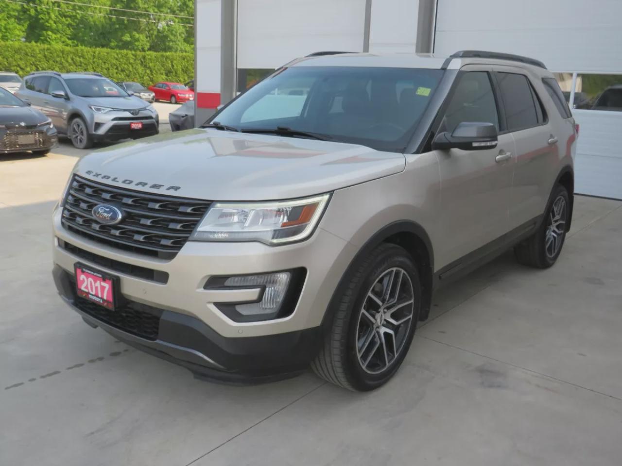 2017 Ford Explorer XLT (**LOW KM!!**CLEAN TITLE/NO ACCIDENTS!!**SAFETY/CERTIFIED!!**4WD**REMOTE START**NAVIGATION**ALLOY RIMS**DUAL CLIMATE CONTROL**REVERSE CAMERA**LEATHER TRIM**PUSH BUTTON START**POWER SEATS**HEATED SEATS**DIGITAL TOUCHSCREEN**HEATED SEATS**BLUETOOTH**CRU Photo