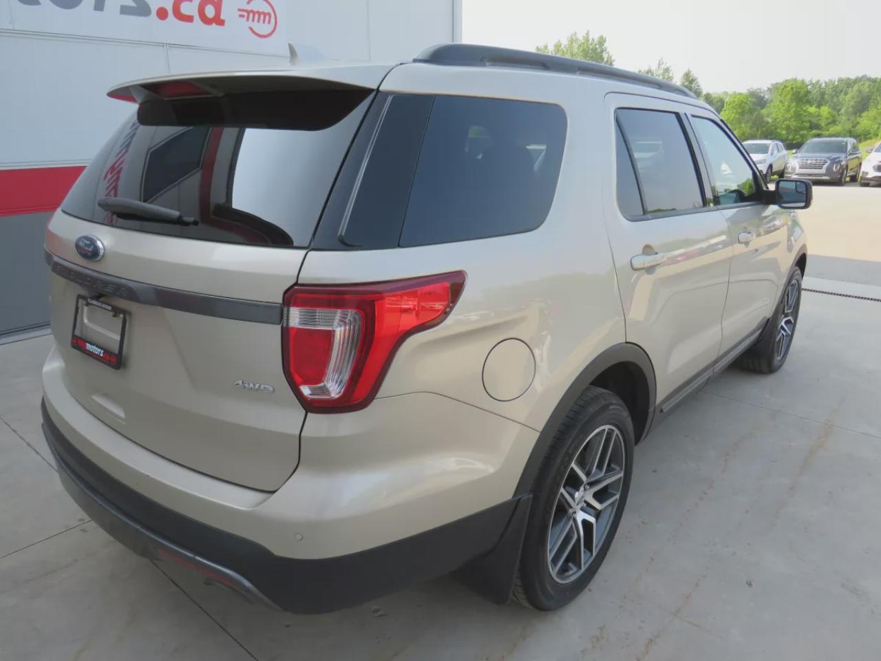 2017 Ford Explorer XLT (**LOW KM!!**CLEAN TITLE/NO ACCIDENTS!!**SAFETY/CERTIFIED!!**4WD**REMOTE START**NAVIGATION**ALLOY RIMS**DUAL CLIMATE CONTROL**REVERSE CAMERA**LEATHER TRIM**PUSH BUTTON START**POWER SEATS**HEATED SEATS**DIGITAL TOUCHSCREEN**HEATED SEATS**BLUETOOTH**CRU Photo