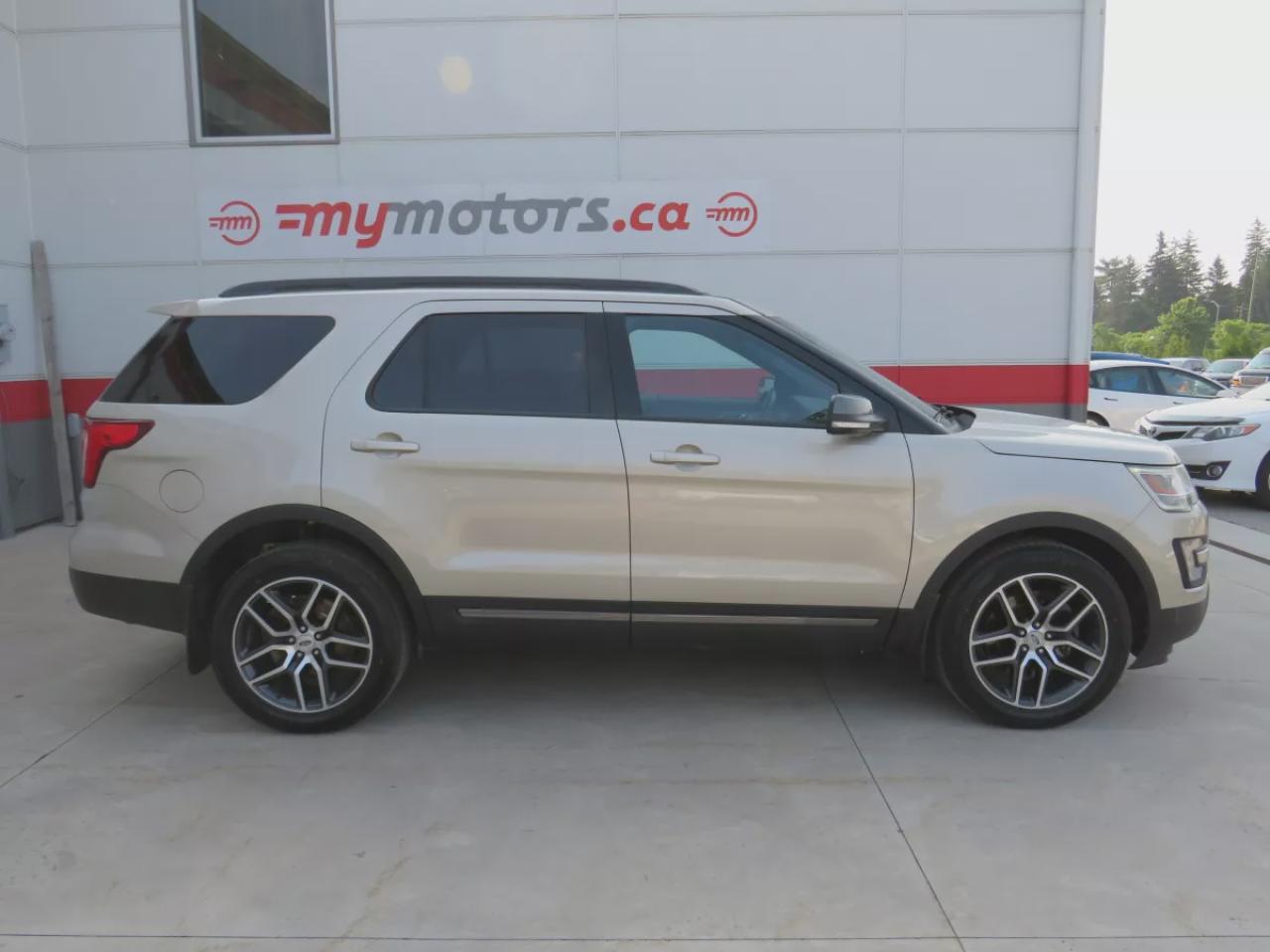 2017 Ford Explorer XLT (**LOW KM!!**CLEAN TITLE/NO ACCIDENTS!!**SAFETY/CERTIFIED!!**4WD**REMOTE START**NAVIGATION**ALLOY RIMS**DUAL CLIMATE CONTROL**REVERSE CAMERA**LEATHER TRIM**PUSH BUTTON START**POWER SEATS**HEATED SEATS**DIGITAL TOUCHSCREEN**HEATED SEATS**BLUETOOTH**CRU Photo