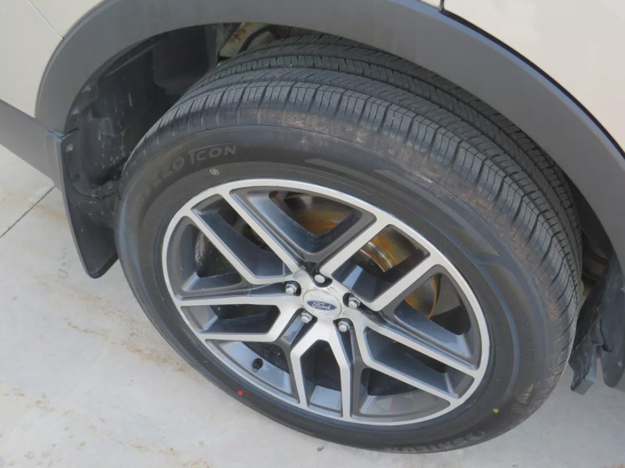 2017 Ford Explorer XLT (**LOW KM!!**CLEAN TITLE/NO ACCIDENTS!!**SAFETY/CERTIFIED!!**4WD**REMOTE START**NAVIGATION**ALLOY RIMS**DUAL CLIMATE CONTROL**REVERSE CAMERA**LEATHER TRIM**PUSH BUTTON START**POWER SEATS**HEATED SEATS**DIGITAL TOUCHSCREEN**HEATED SEATS**BLUETOOTH**CRU Photo