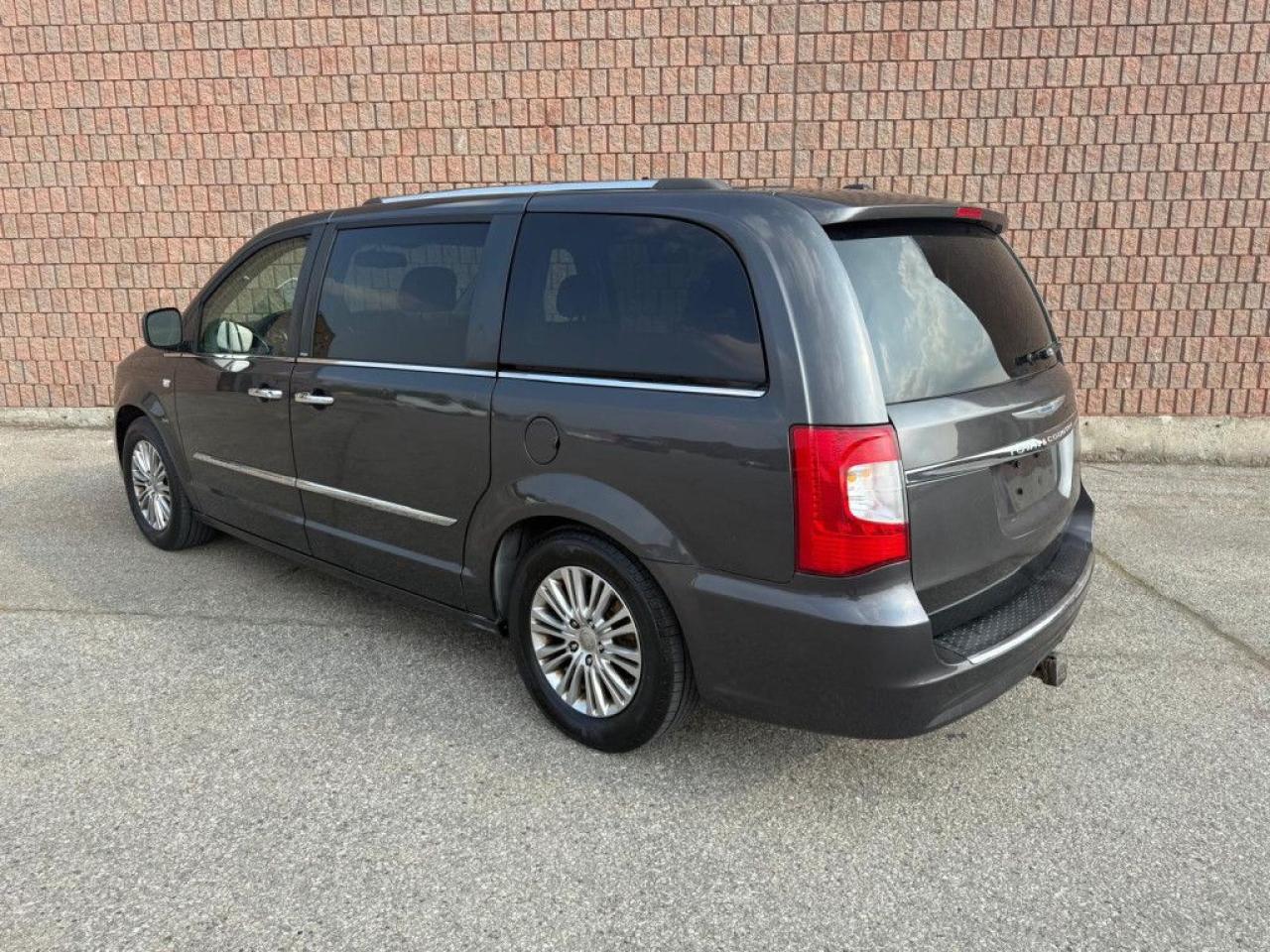 2014 Chrysler Town & Country Touring-L| CLEAN CARFAX | 30TH ANNIVERSARY | BIG SCREEN | NAVI | REMOTE STARTER | ALL POWER OPTIONS | LEATHER | - Photo #4