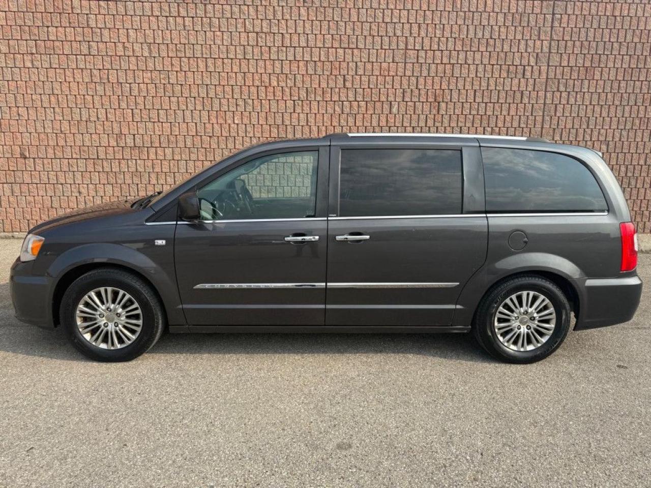 2014 Chrysler Town & Country Touring-L| CLEAN CARFAX | 30TH ANNIVERSARY | BIG SCREEN | NAVI | REMOTE STARTER | ALL POWER OPTIONS | LEATHER | - Photo #3
