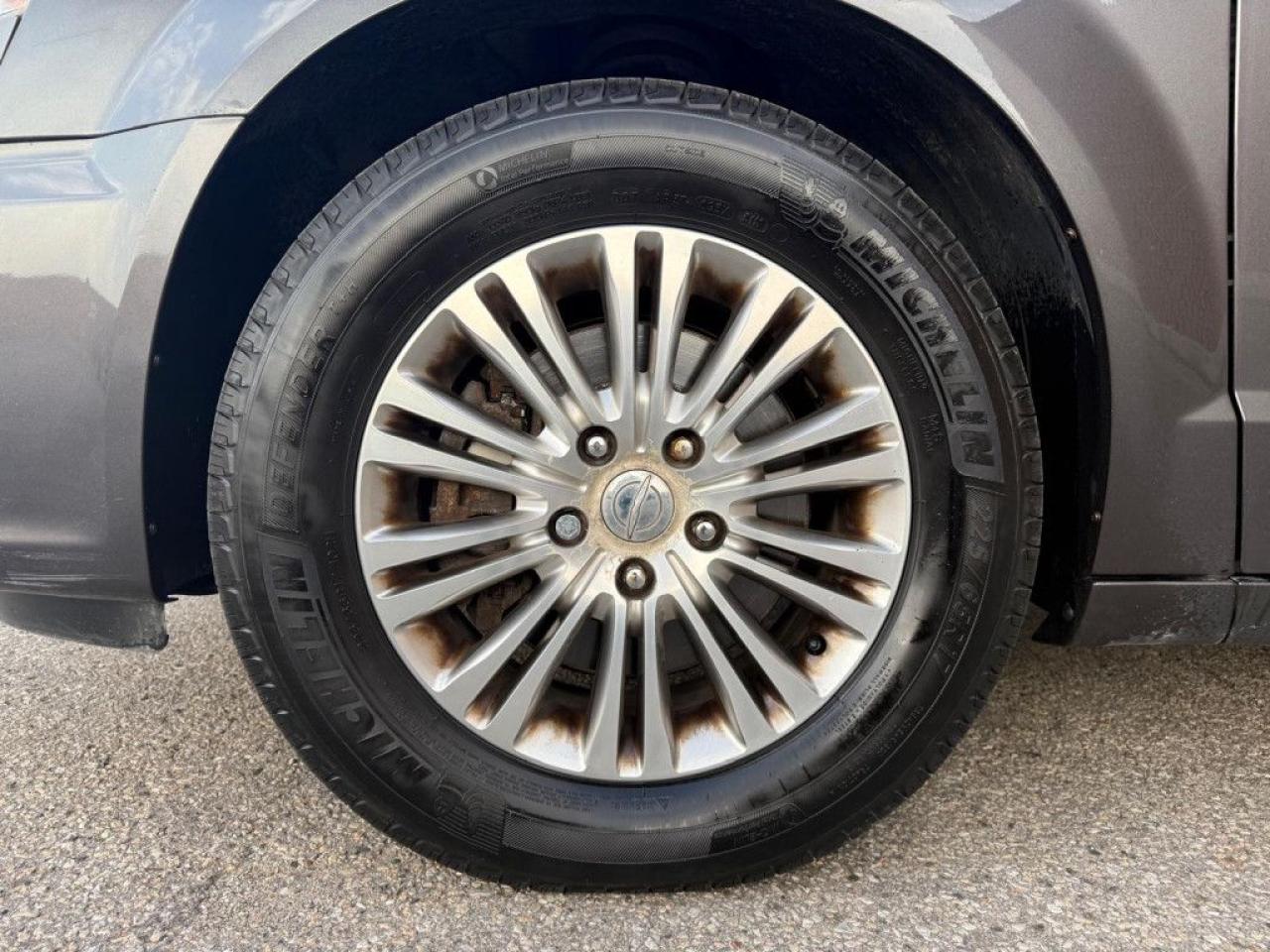 2014 Chrysler Town & Country Touring-L| CLEAN CARFAX | 30TH ANNIVERSARY | BIG SCREEN | NAVI | REMOTE STARTER | ALL POWER OPTIONS | LEATHER | - Photo #12