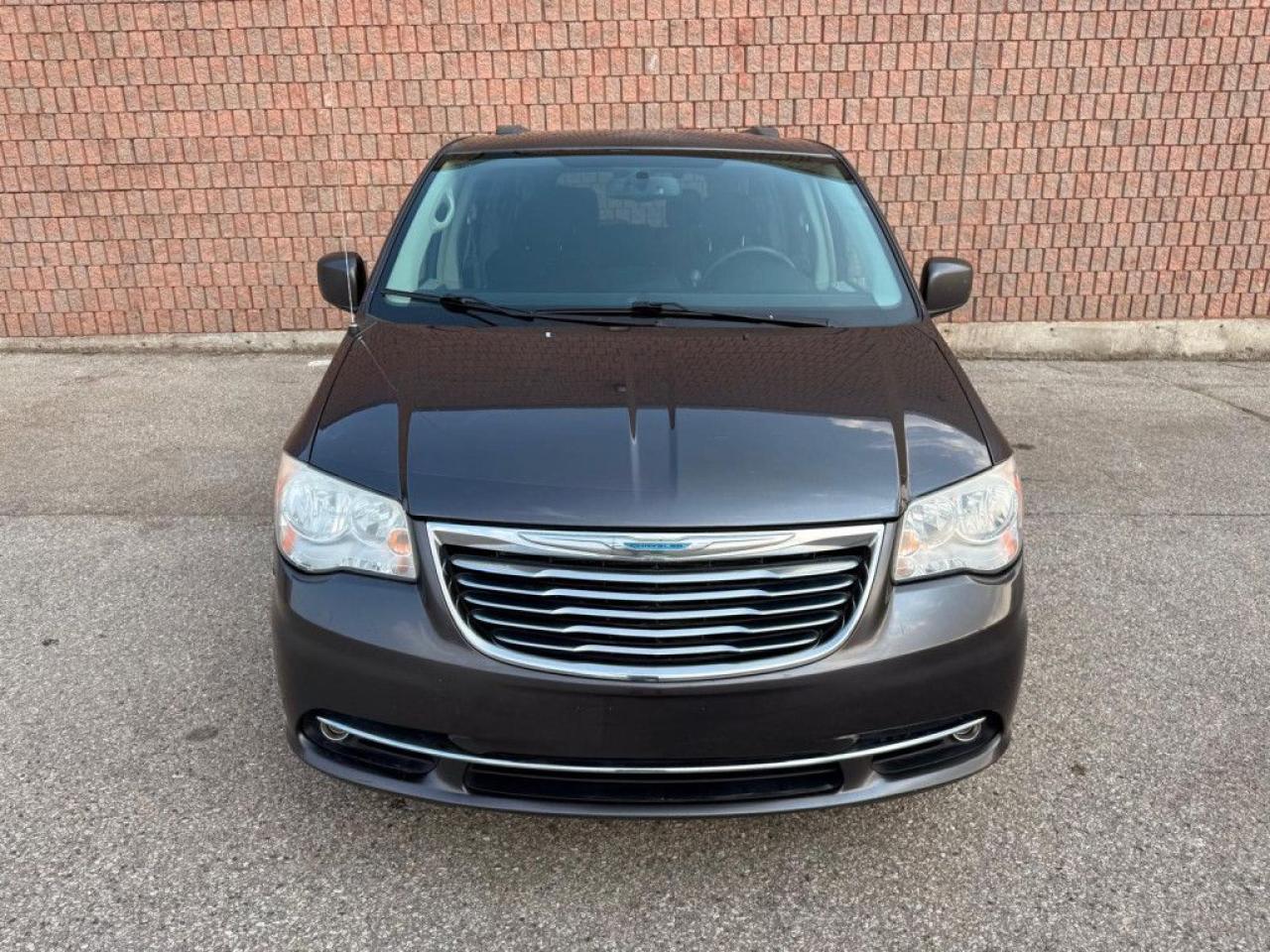 2014 Chrysler Town & Country Touring-L| CLEAN CARFAX | 30TH ANNIVERSARY | BIG SCREEN | NAVI | REMOTE STARTER | ALL POWER OPTIONS | LEATHER | - Photo #10