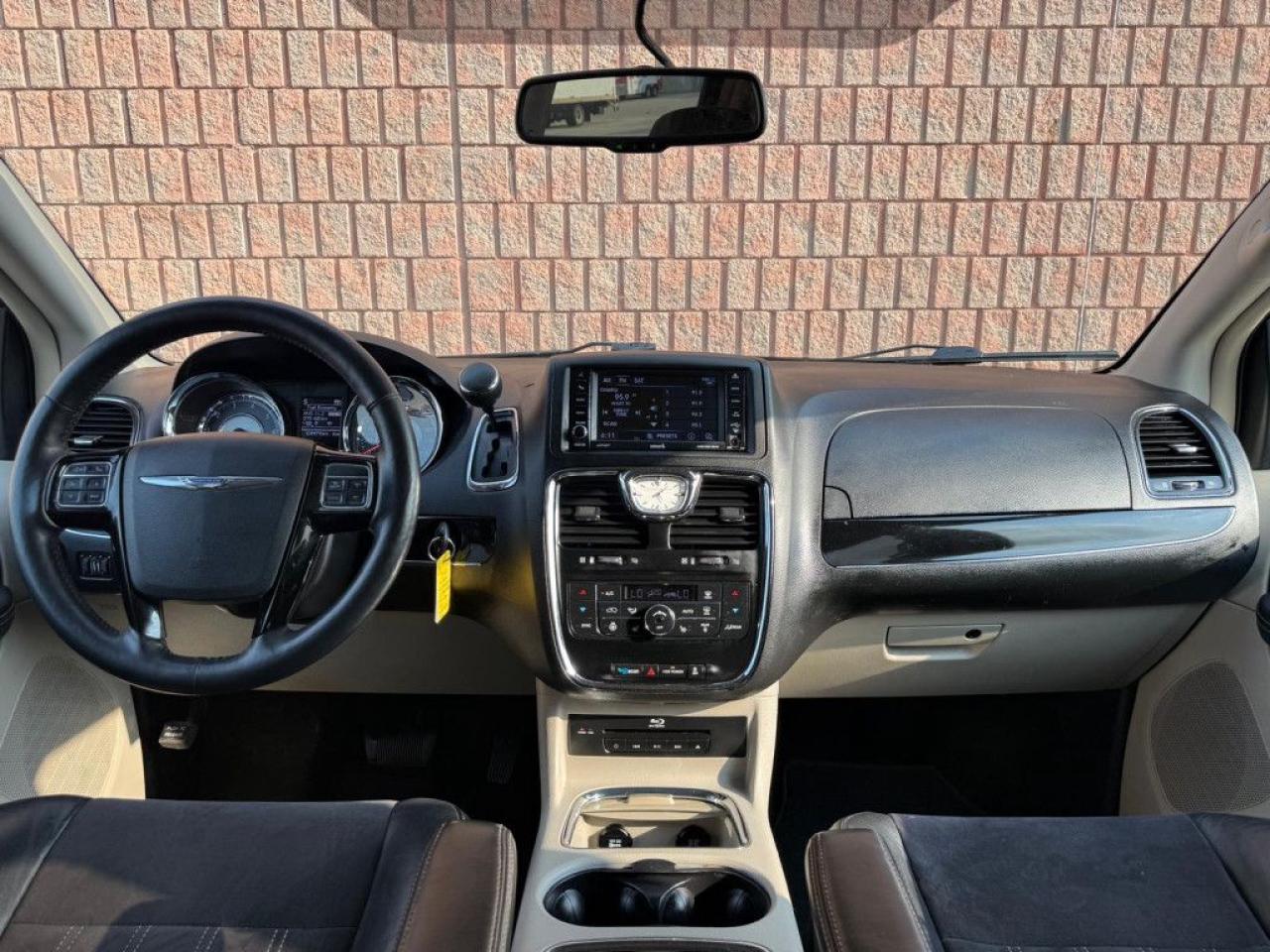2014 Chrysler Town & Country Touring-L| CLEAN CARFAX | 30TH ANNIVERSARY | BIG SCREEN | NAVI | REMOTE STARTER | ALL POWER OPTIONS | LEATHER | - Photo #15