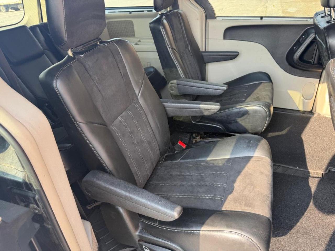 2014 Chrysler Town & Country Touring-L| CLEAN CARFAX | 30TH ANNIVERSARY | BIG SCREEN | NAVI | REMOTE STARTER | ALL POWER OPTIONS | LEATHER | - Photo #24