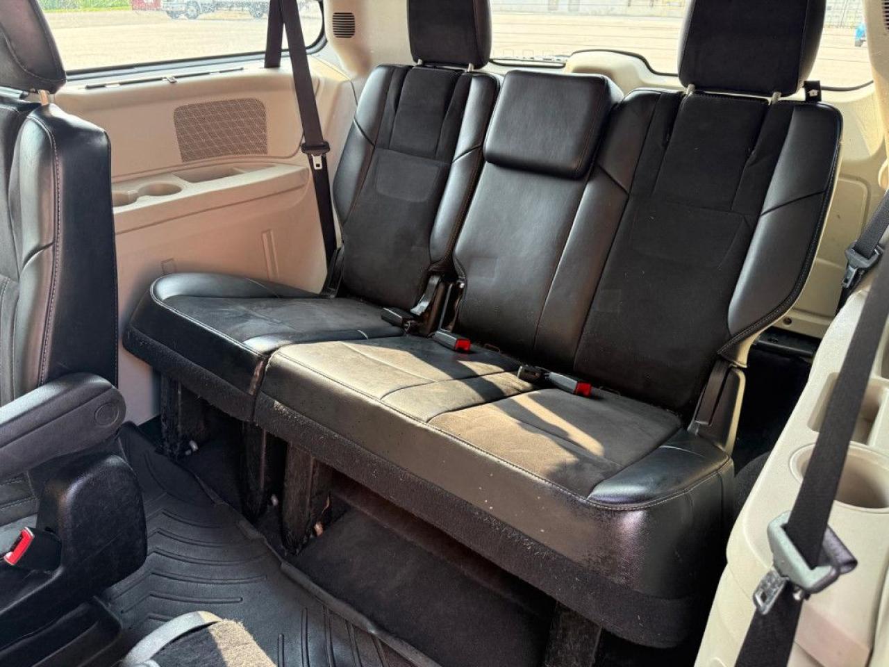 2014 Chrysler Town & Country Touring-L| CLEAN CARFAX | 30TH ANNIVERSARY | BIG SCREEN | NAVI | REMOTE STARTER | ALL POWER OPTIONS | LEATHER | - Photo #21