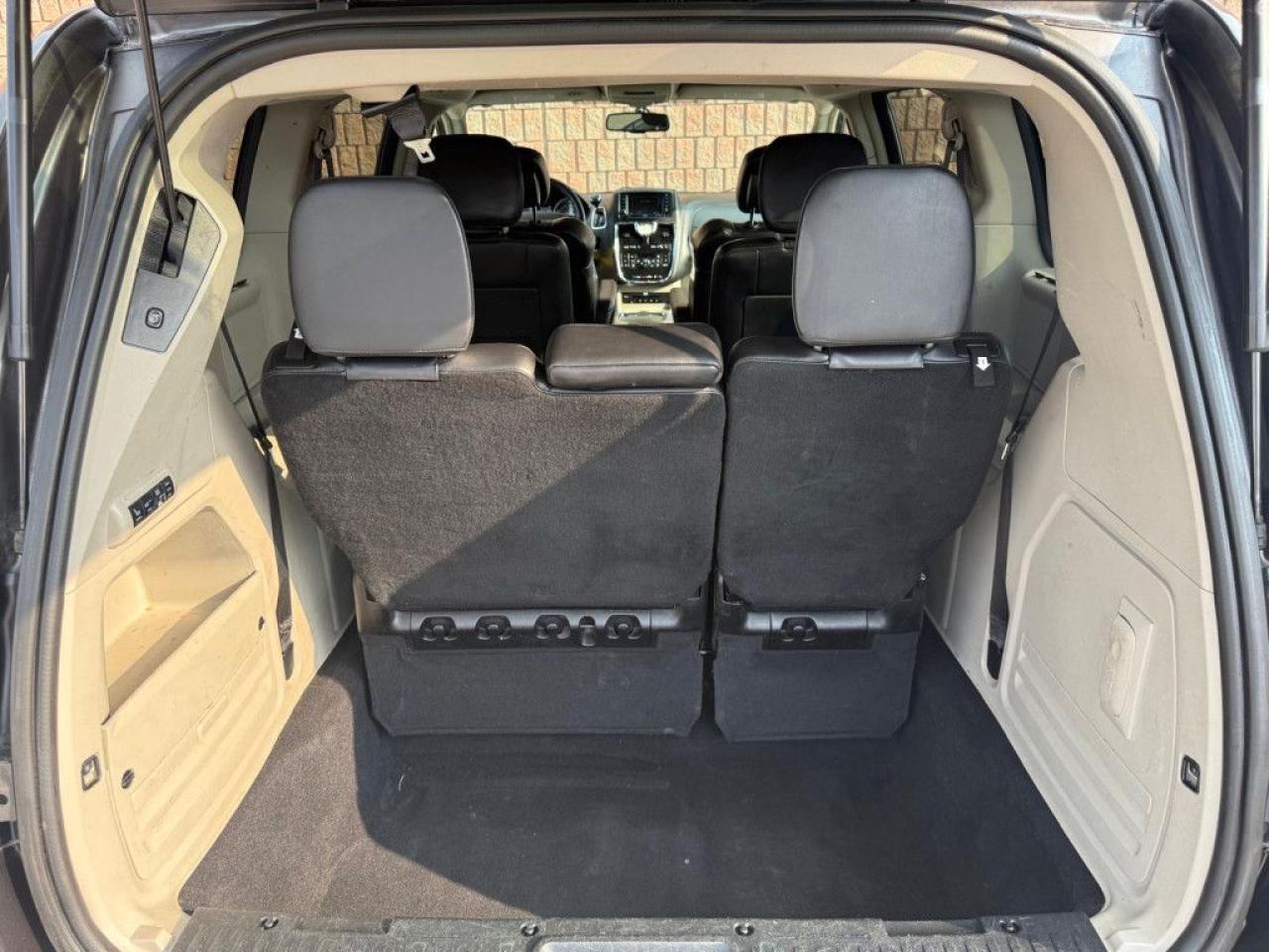 2014 Chrysler Town & Country Touring-L| CLEAN CARFAX | 30TH ANNIVERSARY | BIG SCREEN | NAVI | REMOTE STARTER | ALL POWER OPTIONS | LEATHER | - Photo #22
