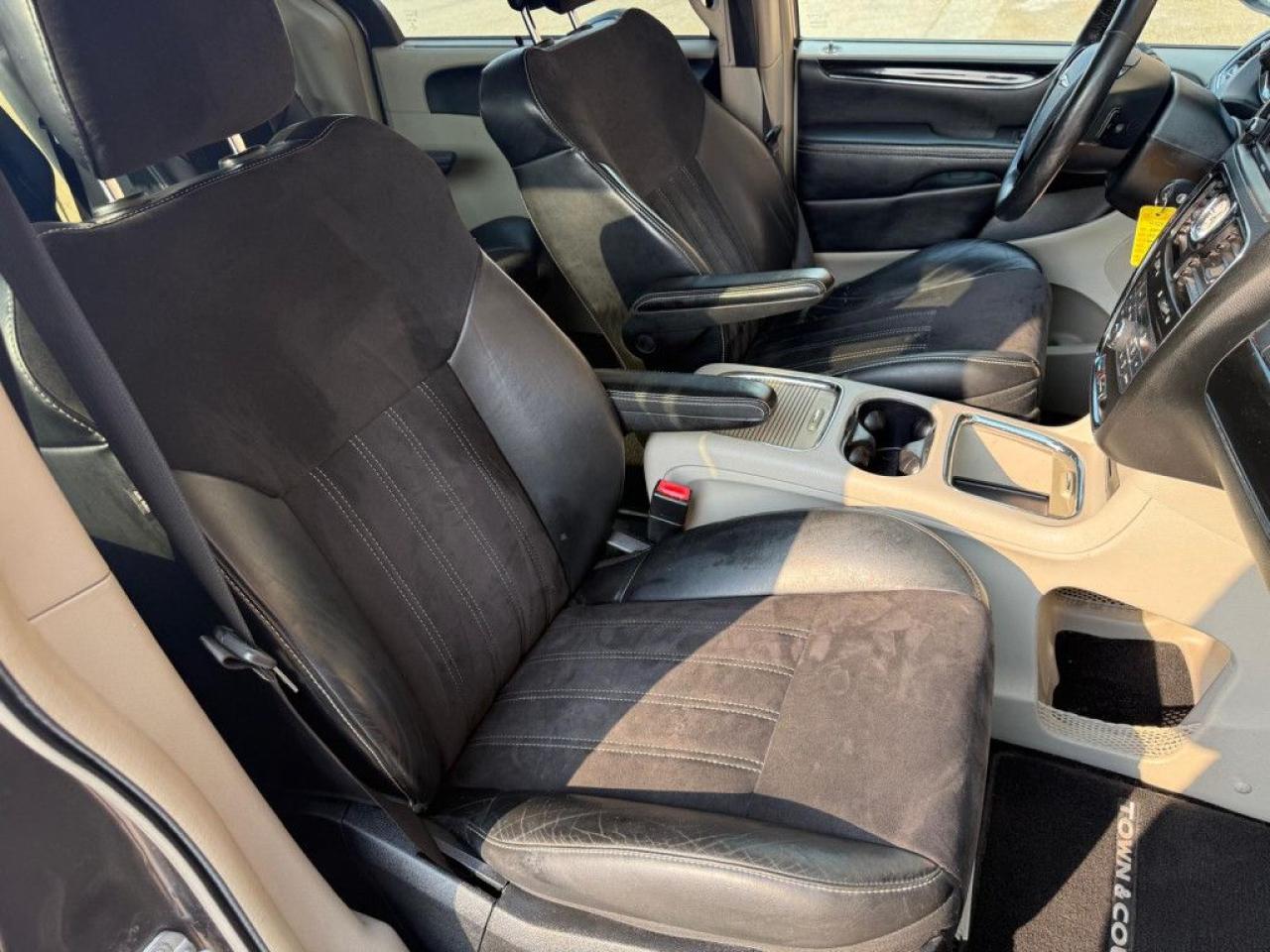2014 Chrysler Town & Country Touring-L| CLEAN CARFAX | 30TH ANNIVERSARY | BIG SCREEN | NAVI | REMOTE STARTER | ALL POWER OPTIONS | LEATHER | - Photo #25