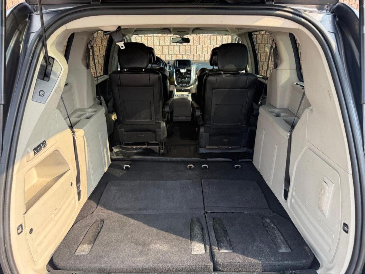 2014 Chrysler Town & Country Touring-L| CLEAN CARFAX | 30TH ANNIVERSARY | BIG SCREEN | NAVI | REMOTE STARTER | ALL POWER OPTIONS | LEATHER | - Photo #23