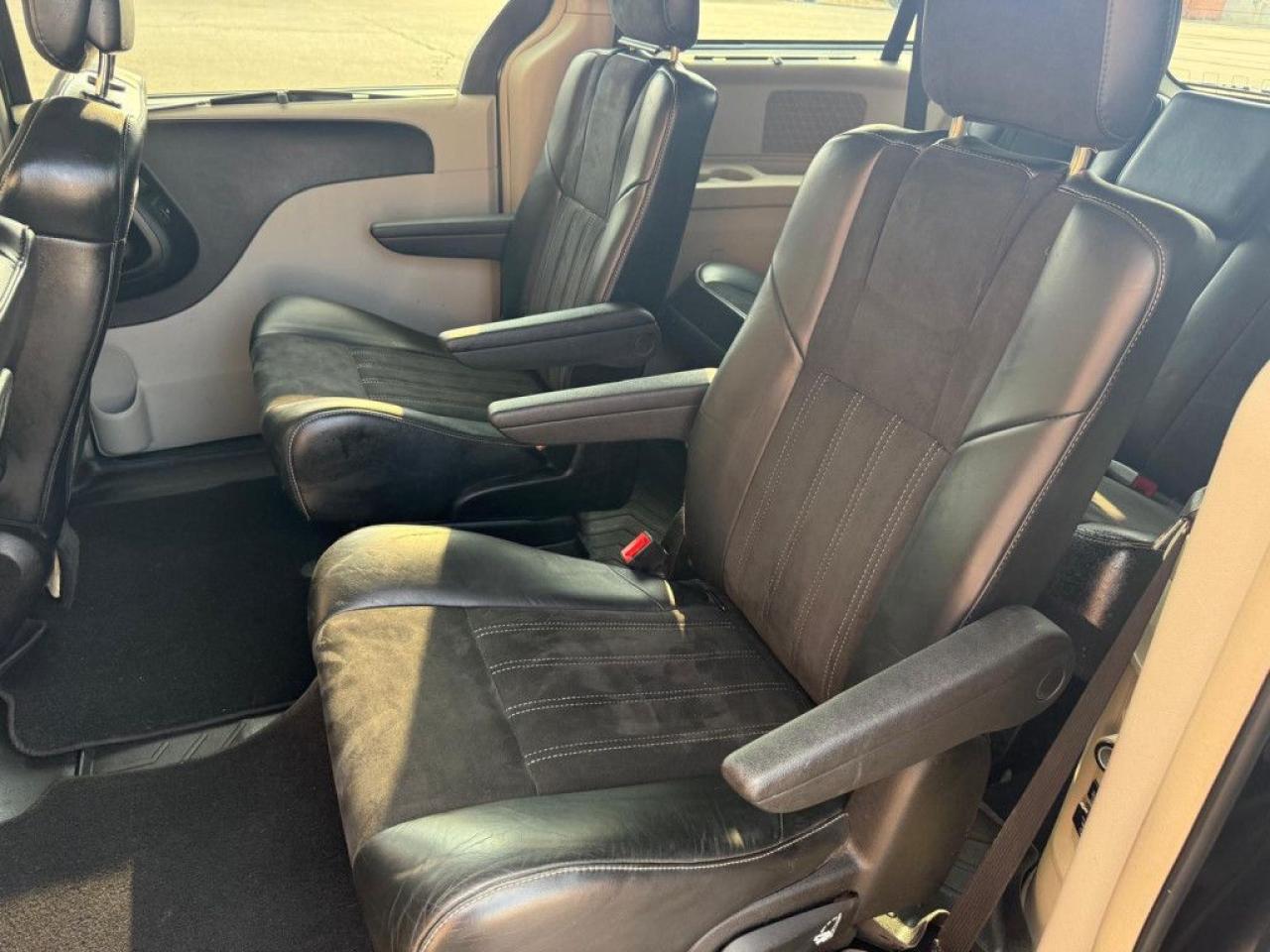 2014 Chrysler Town & Country Touring-L| CLEAN CARFAX | 30TH ANNIVERSARY | BIG SCREEN | NAVI | REMOTE STARTER | ALL POWER OPTIONS | LEATHER | - Photo #20