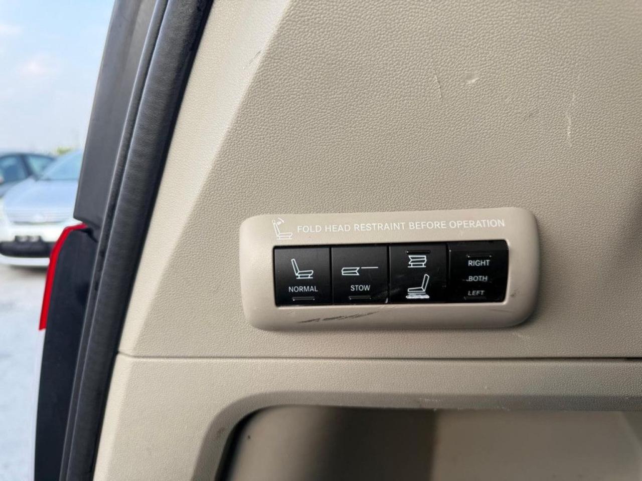 2014 Chrysler Town & Country Touring-L| CLEAN CARFAX | 30TH ANNIVERSARY | BIG SCREEN | NAVI | REMOTE STARTER | ALL POWER OPTIONS | LEATHER | - Photo #32