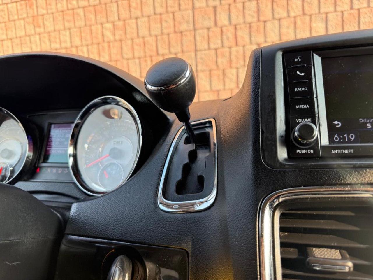 2014 Chrysler Town & Country Touring-L| CLEAN CARFAX | 30TH ANNIVERSARY | BIG SCREEN | NAVI | REMOTE STARTER | ALL POWER OPTIONS | LEATHER | - Photo #26