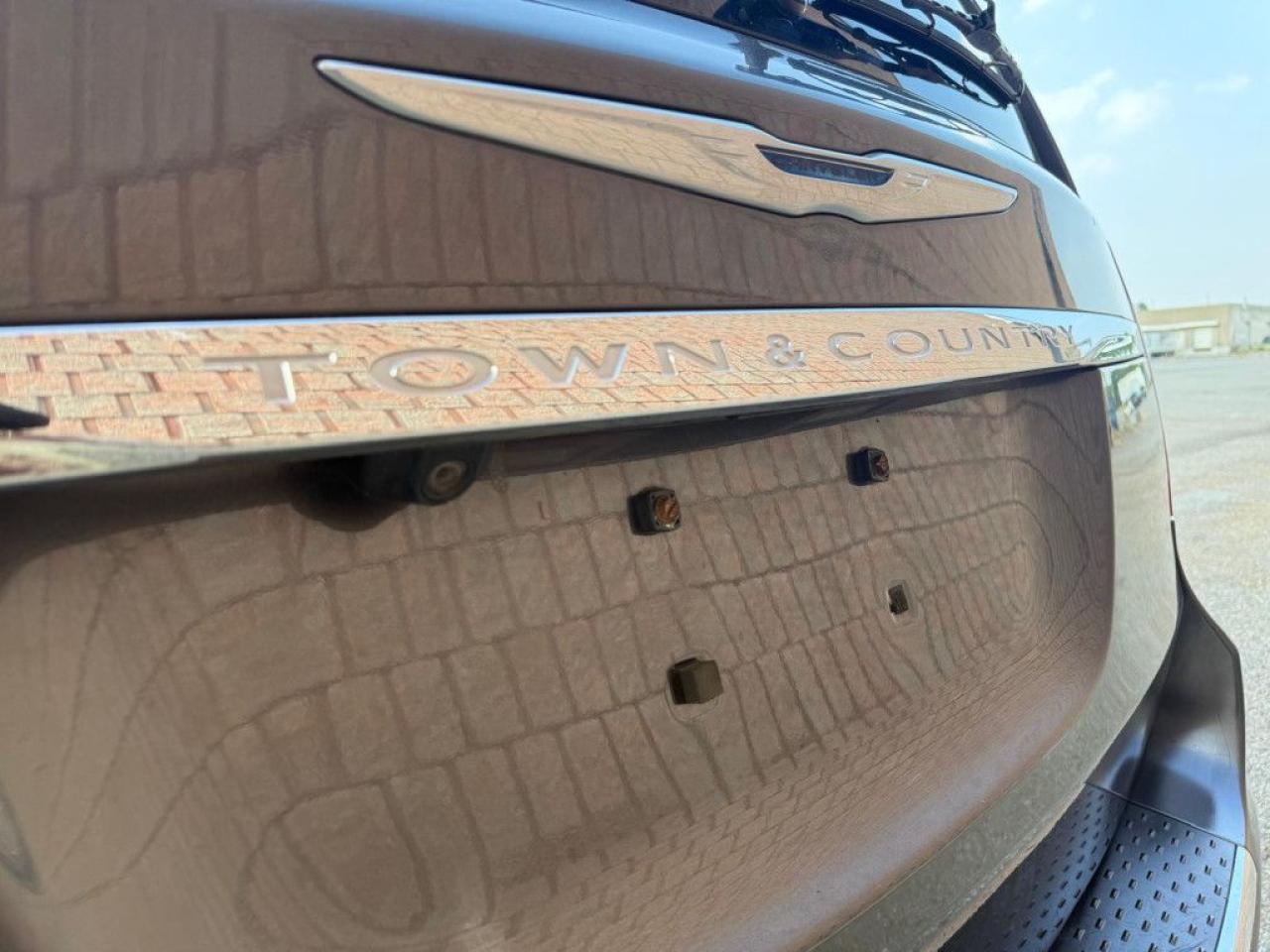 2014 Chrysler Town & Country Touring-L| CLEAN CARFAX | 30TH ANNIVERSARY | BIG SCREEN | NAVI | REMOTE STARTER | ALL POWER OPTIONS | LEATHER | - Photo #14