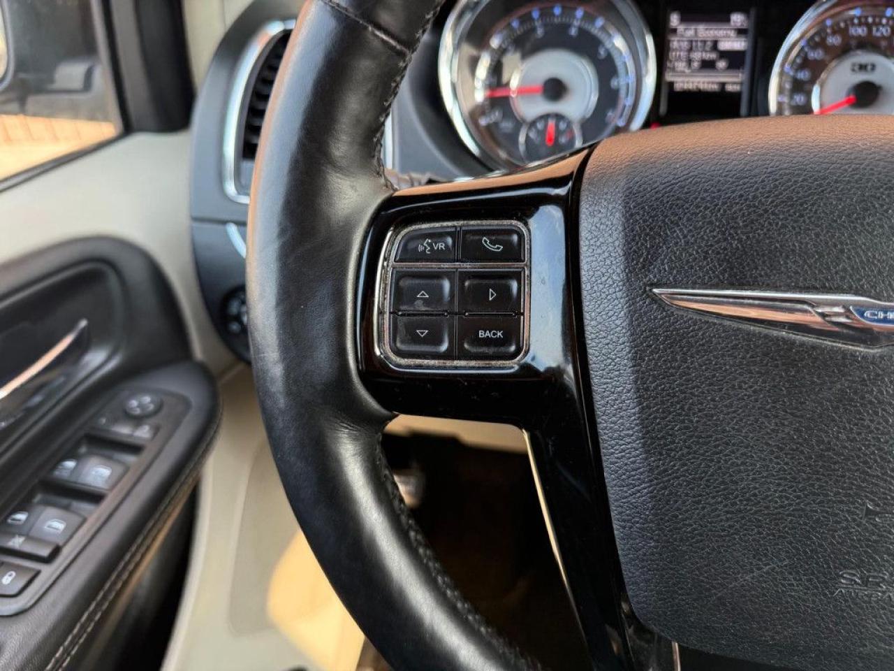 2014 Chrysler Town & Country Touring-L| CLEAN CARFAX | 30TH ANNIVERSARY | BIG SCREEN | NAVI | REMOTE STARTER | ALL POWER OPTIONS | LEATHER | - Photo #17
