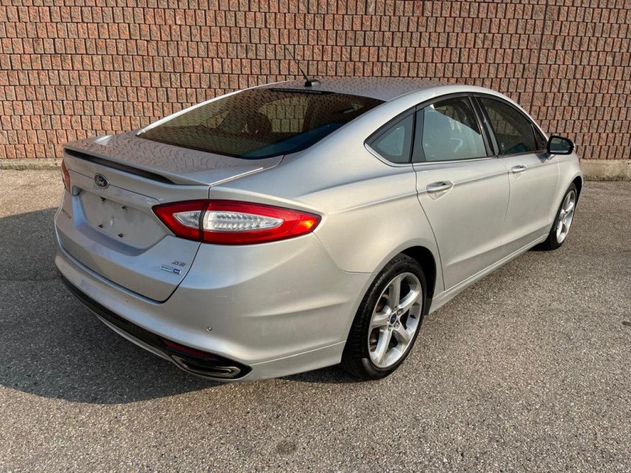 2015 Ford Fusion SE | CLEAN CARFAX | AWD | BIG SCREEN | ALLOY WHEELS | REMOTE STARTER | BLUETOOTH | - Photo #6