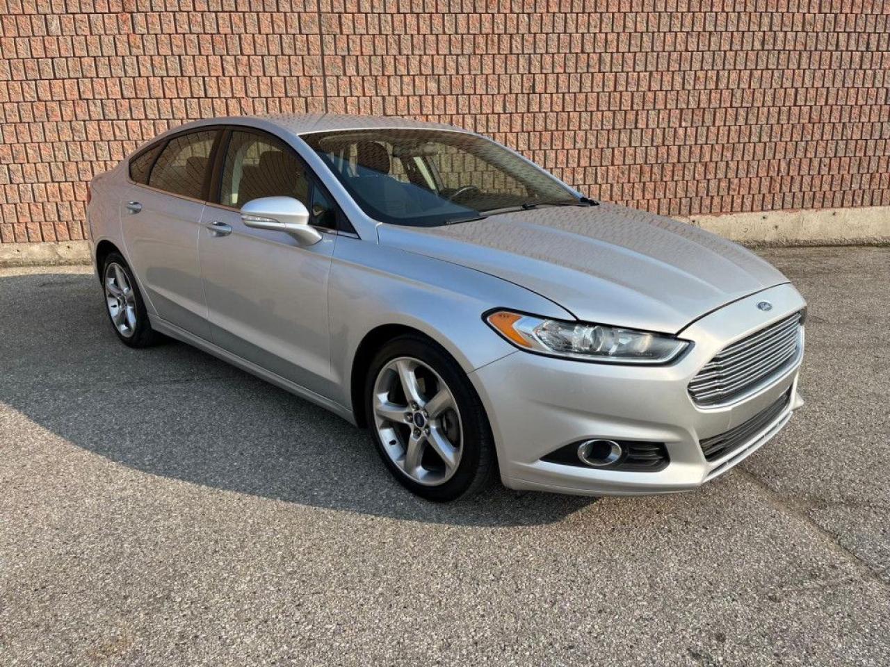 2015 Ford Fusion SE | CLEAN CARFAX | AWD | BIG SCREEN | ALLOY WHEELS | REMOTE STARTER | BLUETOOTH | - Photo #9