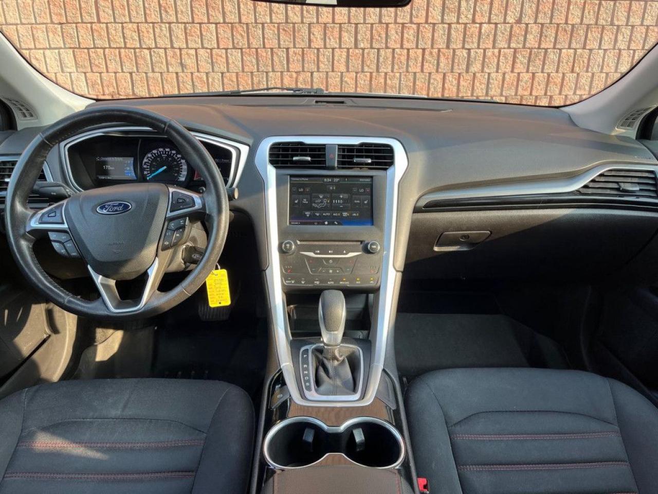 2015 Ford Fusion SE | CLEAN CARFAX | AWD | BIG SCREEN | ALLOY WHEELS | REMOTE STARTER | BLUETOOTH | - Photo #15