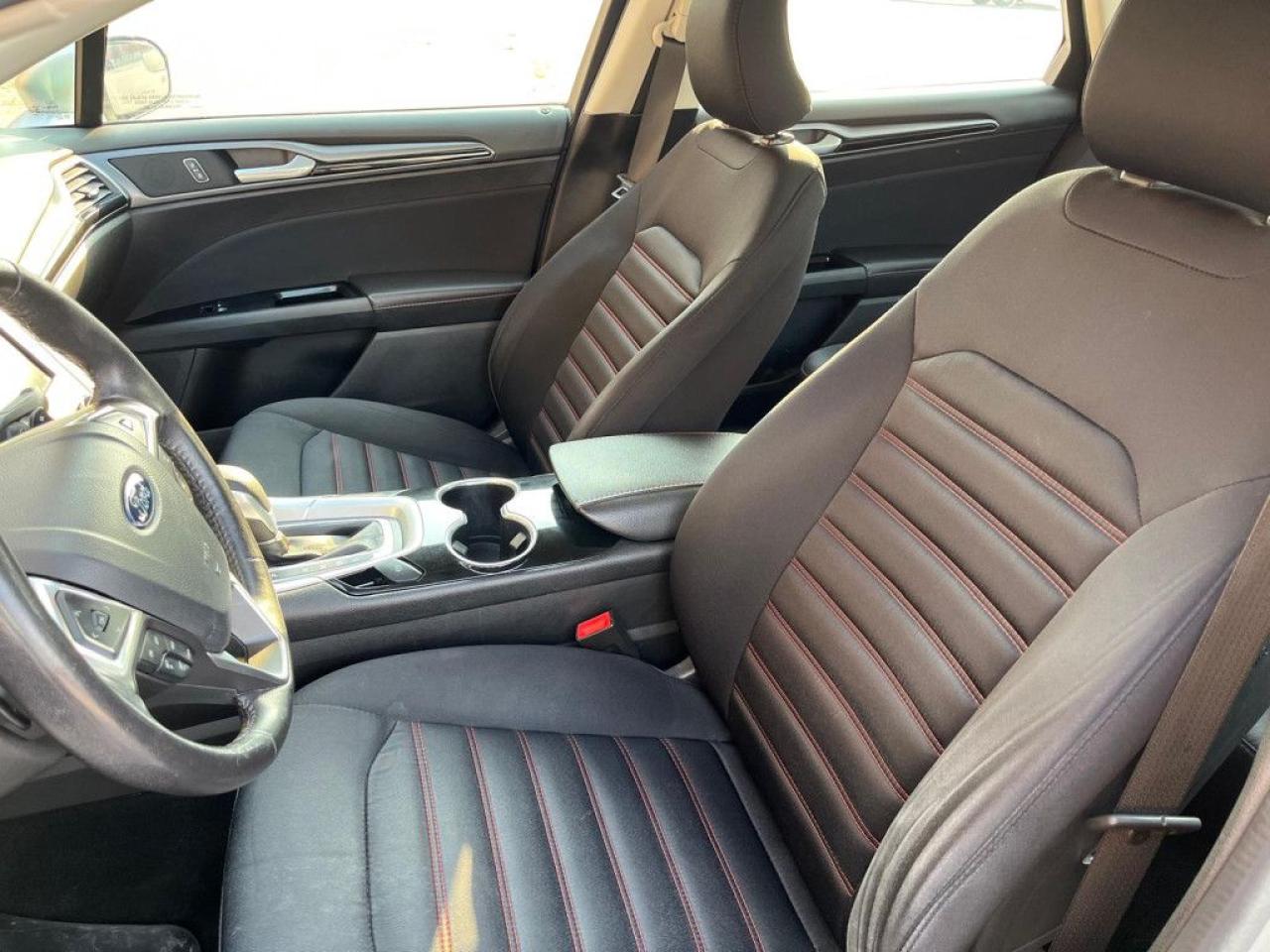 2015 Ford Fusion SE | CLEAN CARFAX | AWD | BIG SCREEN | ALLOY WHEELS | REMOTE STARTER | BLUETOOTH | - Photo #16