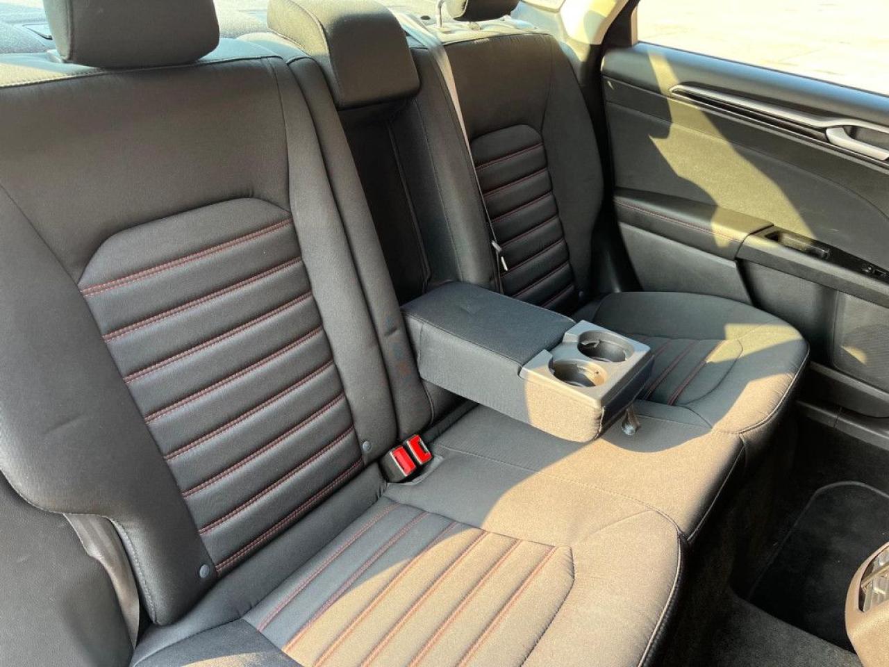 2015 Ford Fusion SE | CLEAN CARFAX | AWD | BIG SCREEN | ALLOY WHEELS | REMOTE STARTER | BLUETOOTH | - Photo #19
