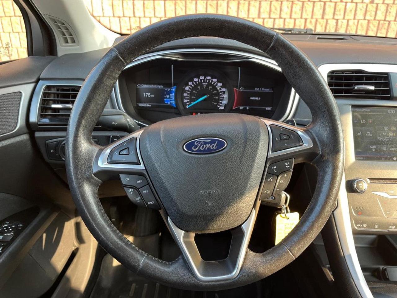 2015 Ford Fusion SE | CLEAN CARFAX | AWD | BIG SCREEN | ALLOY WHEELS | REMOTE STARTER | BLUETOOTH | - Photo #21