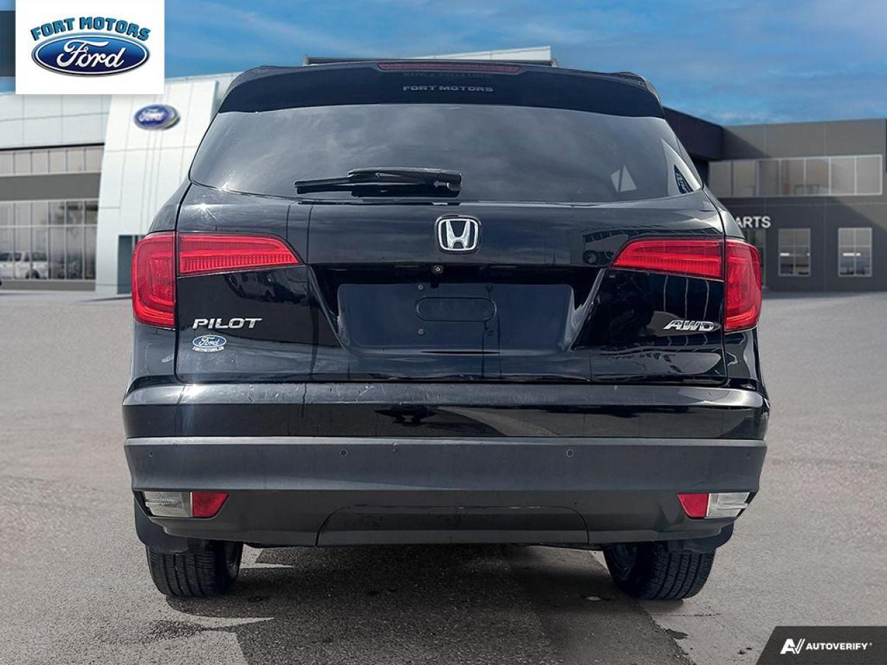 2017 Honda Pilot BASE Photo4