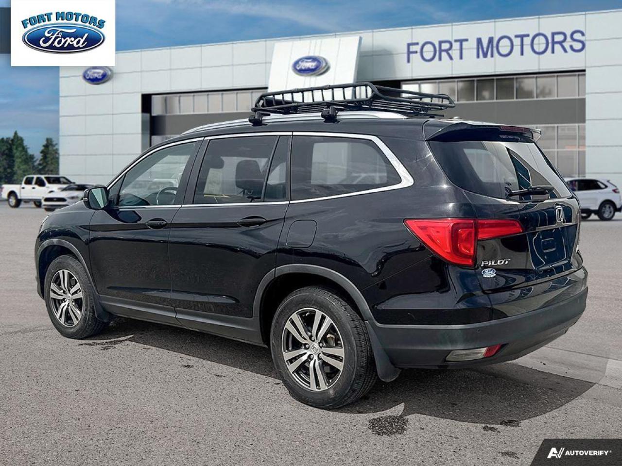 2017 Honda Pilot BASE Photo3