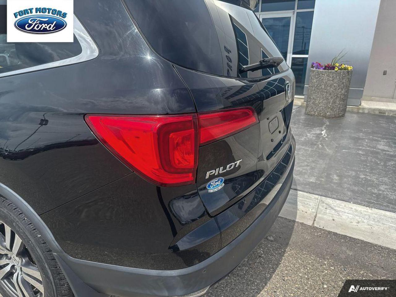 2017 Honda Pilot BASE Photo5