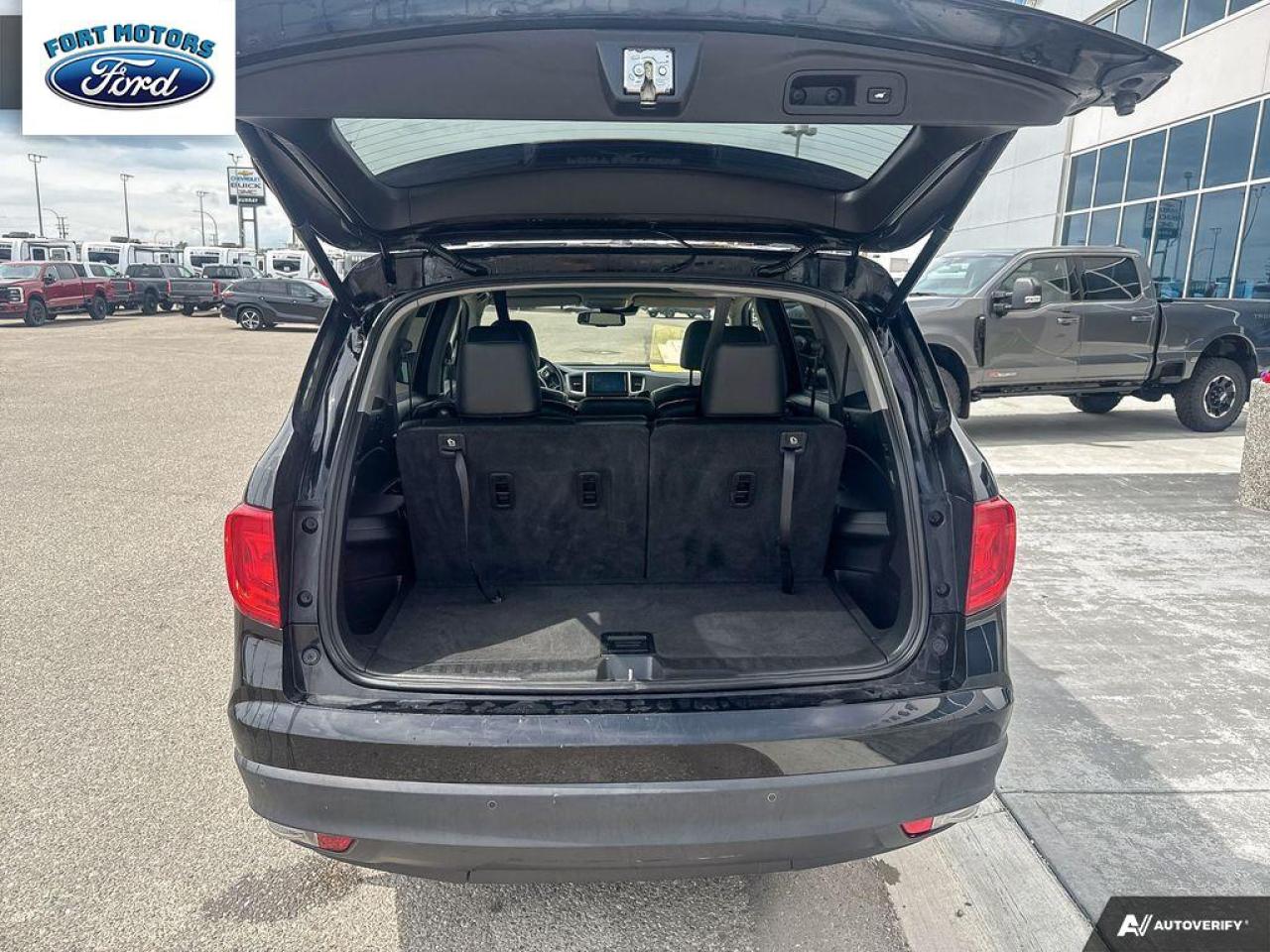 2017 Honda Pilot BASE Photo5