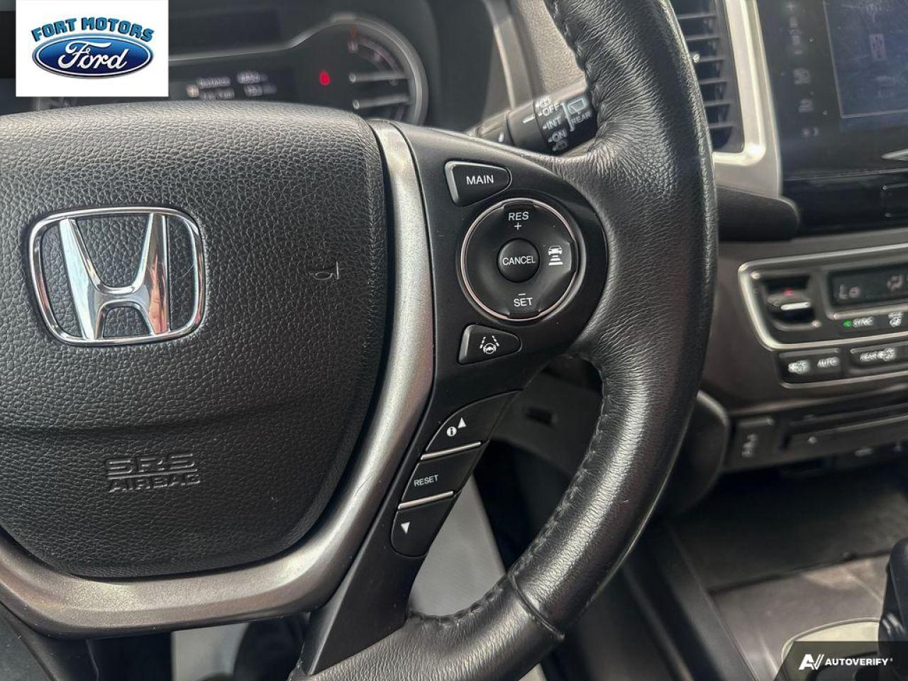 2017 Honda Pilot BASE Photo5