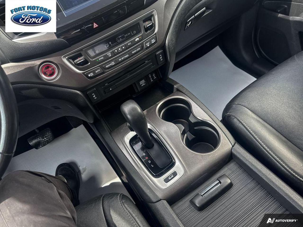 2017 Honda Pilot BASE Photo5
