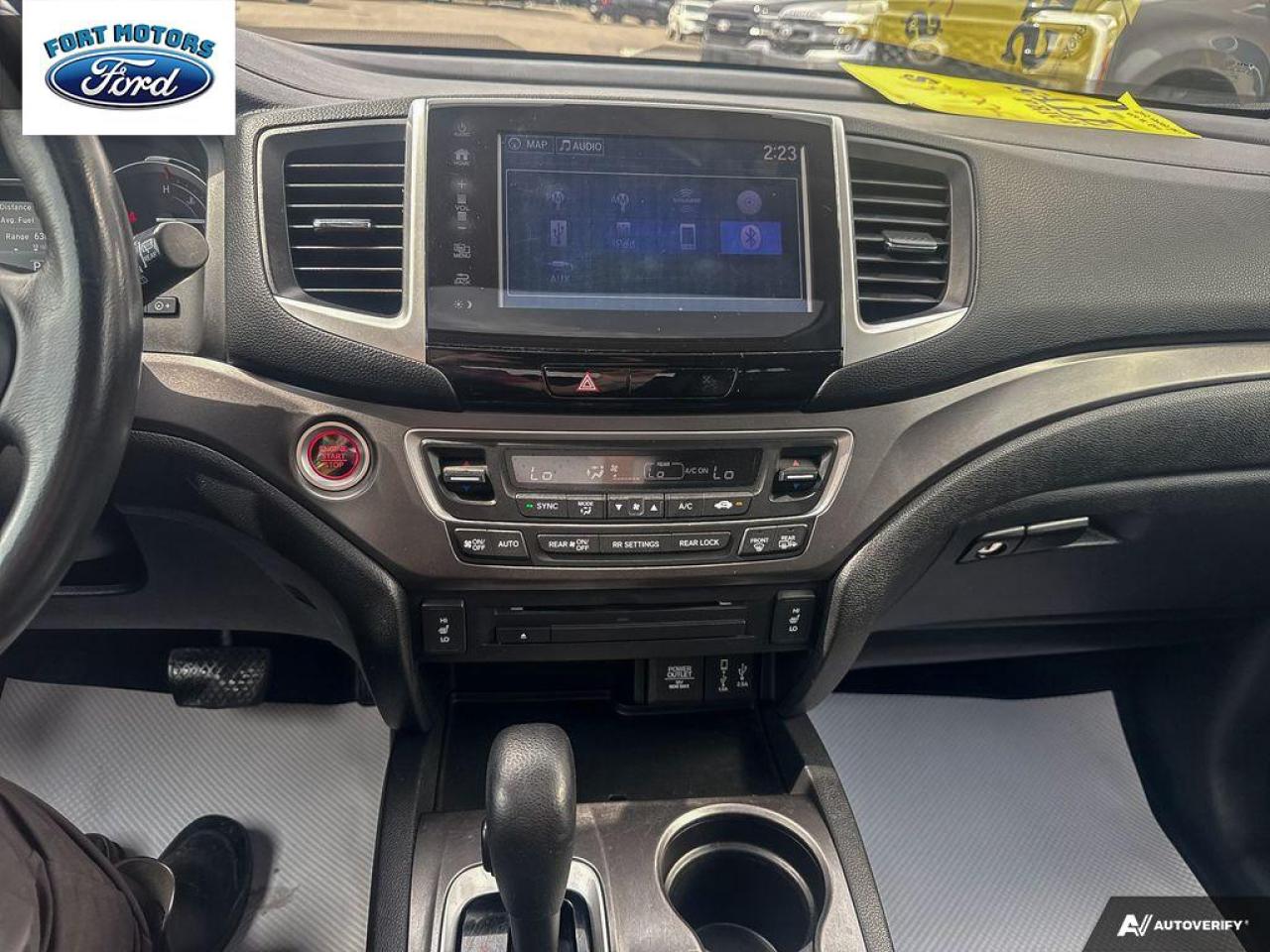 2017 Honda Pilot BASE Photo5