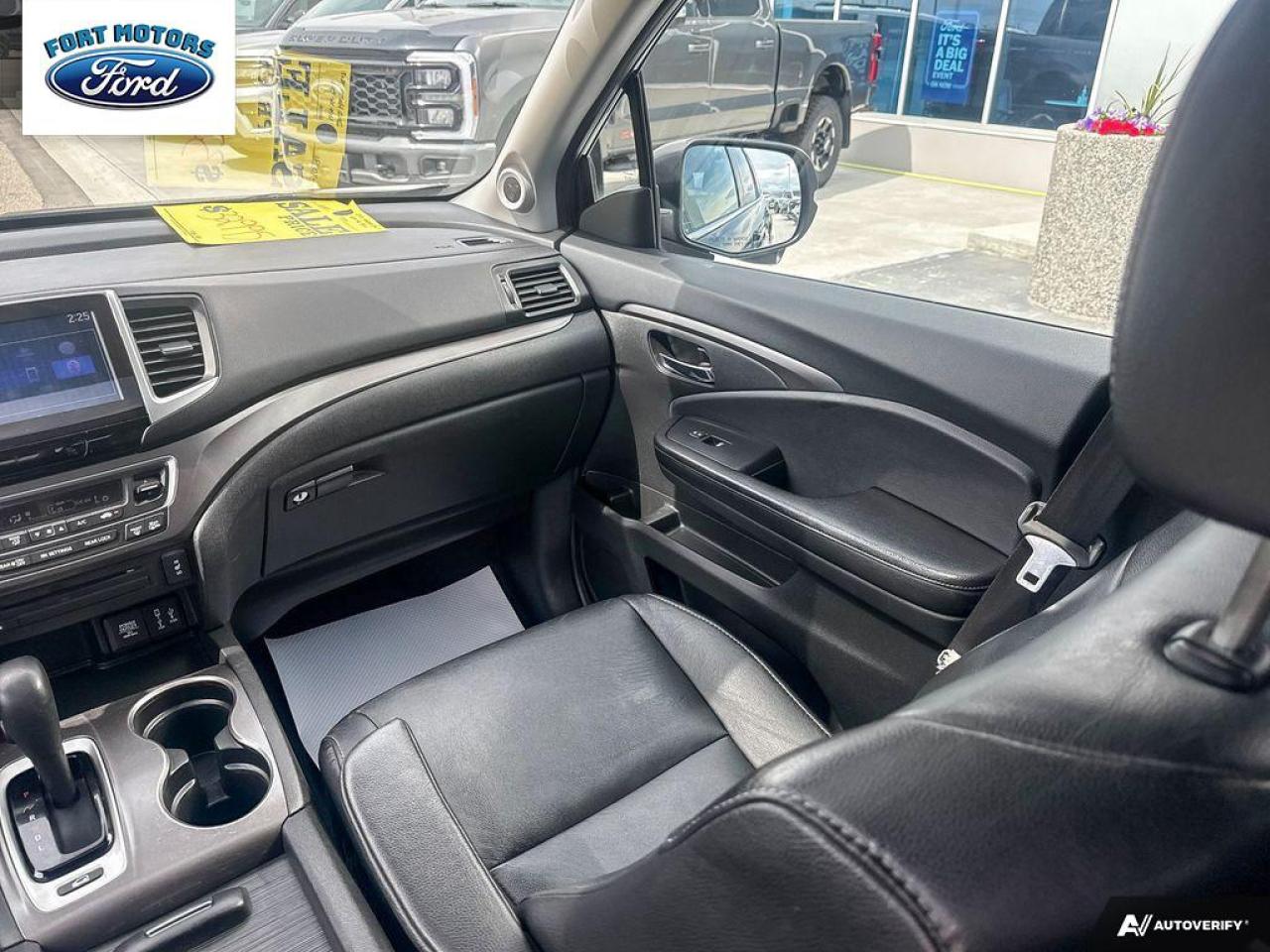 2017 Honda Pilot BASE Photo5