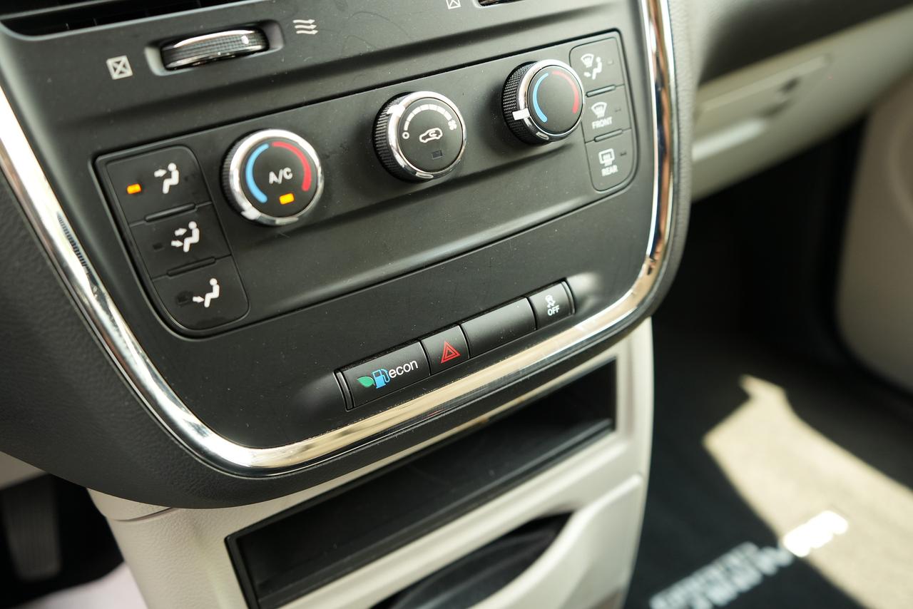 2017 Dodge Grand Caravan SXT Photo