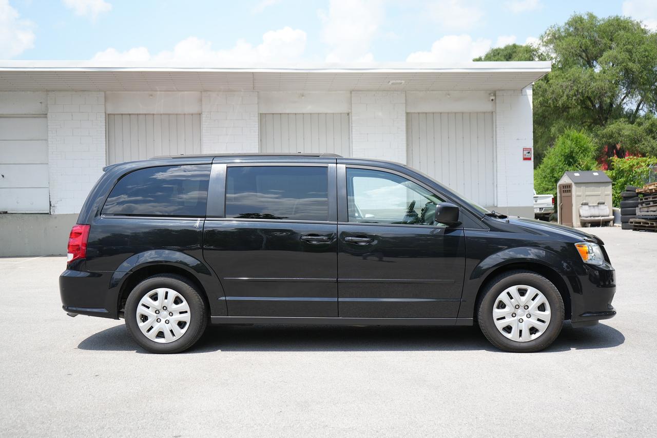 2017 Dodge Grand Caravan SXT Photo4