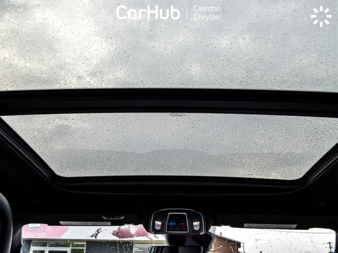 2024 Jeep Wagoneer Series II Carbide 8 Seater Pano Sunroof 22"Alloy Photo2