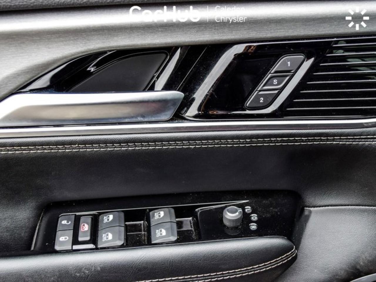 2024 Jeep Wagoneer Series II Carbide 8 Seater Pano Sunroof 22"Alloy Photo