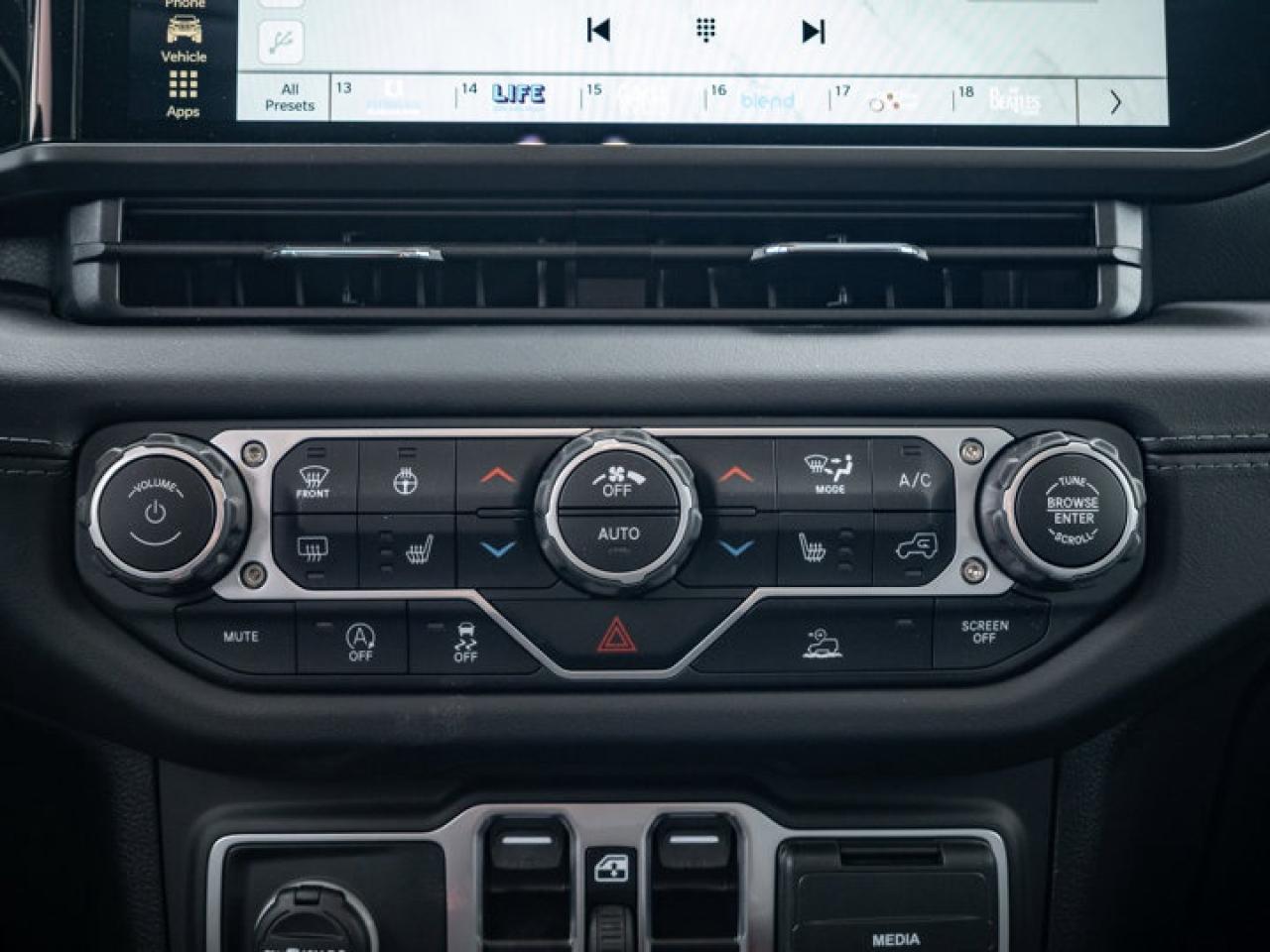 2025 Jeep Wrangler Sahara Photo