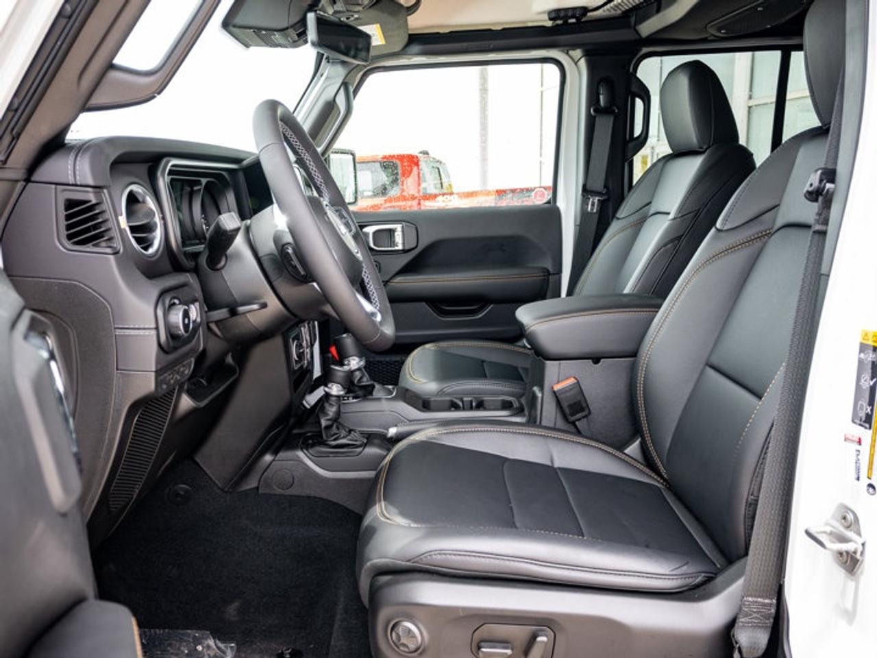 2025 Jeep Wrangler Sahara Photo