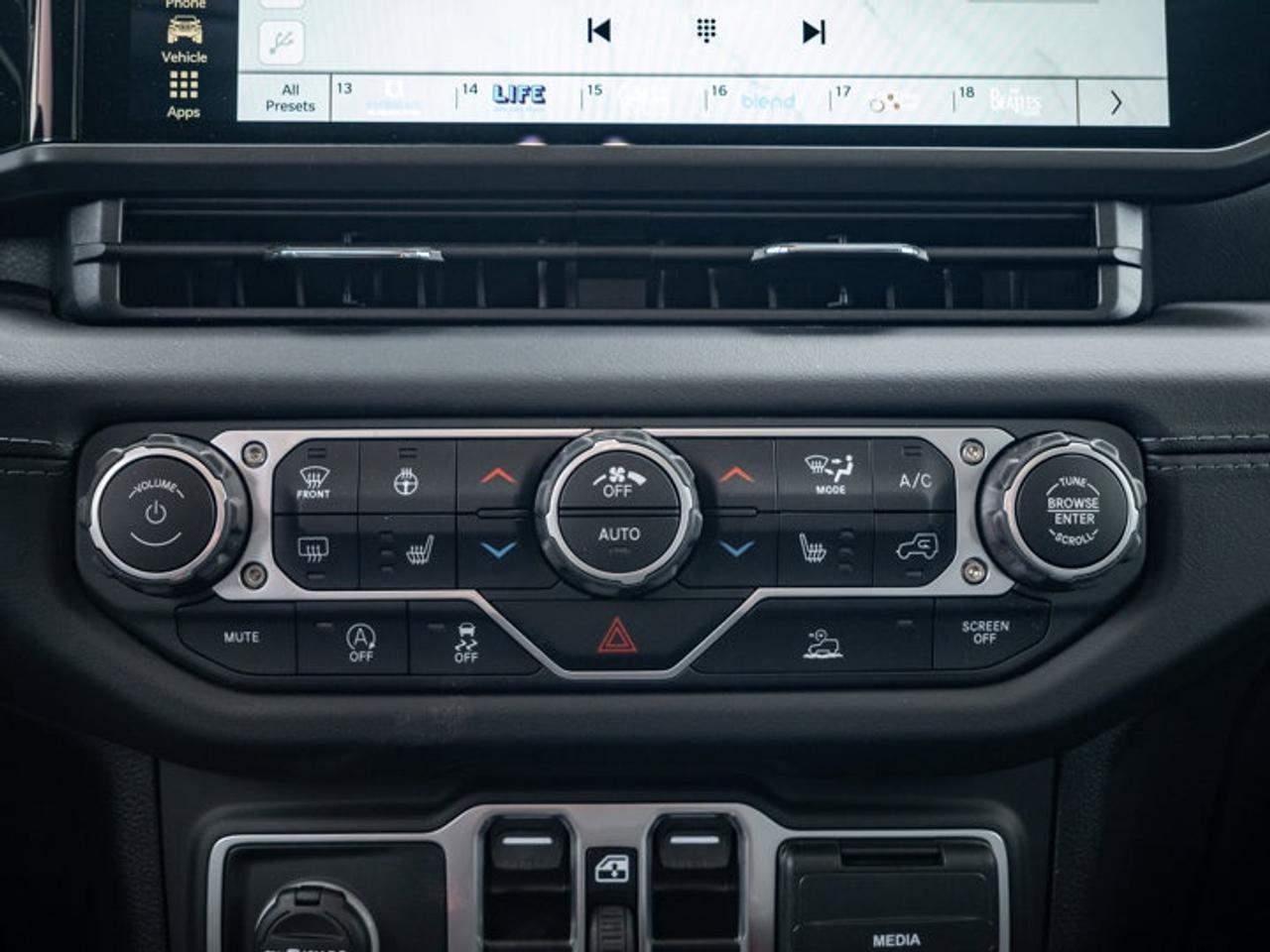 2025 Jeep Wrangler Sahara Photo